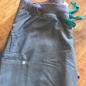 Figs scrub pants- Kade Petite Cargo